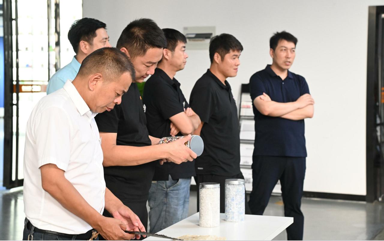 http://rmrchh.com.cn/Upload/ueditor/1727252581394268.png