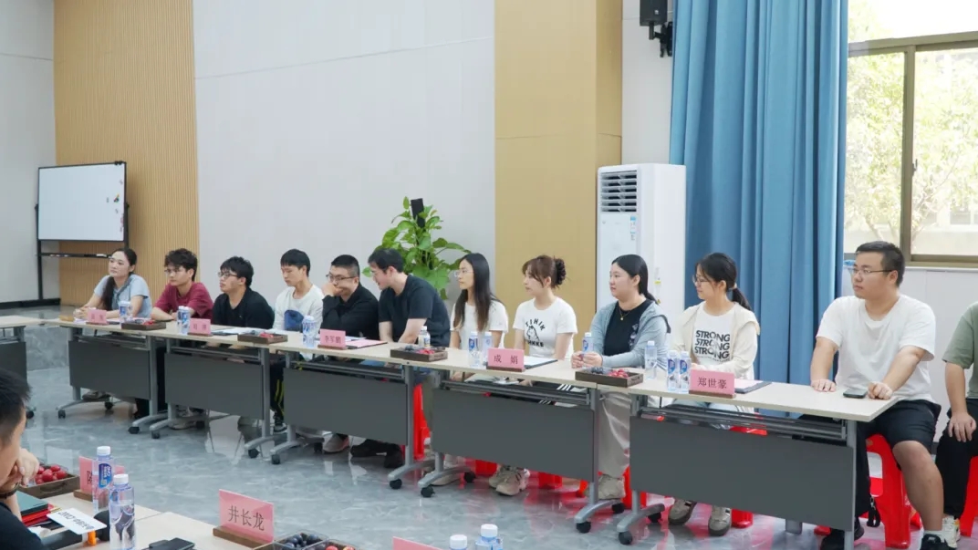 http://rmrchh.com.cn/Upload/ueditor/1751861045922431.png